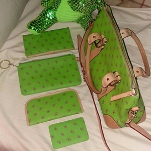 (SOLD)--DOONEY&Burke w/4pcs accessories